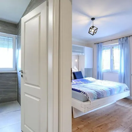 2 Mit Balkon Hochmodern Und In Strandnähe Zaton (Zadar)