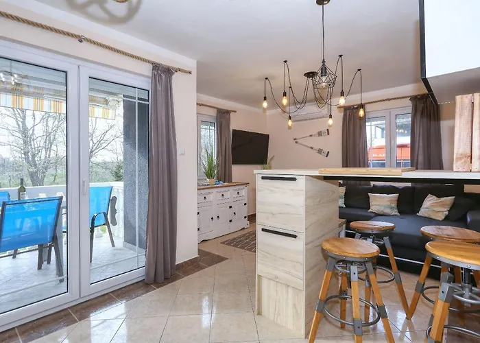 2 Mit Balkon Hochmodern Und In Strandnaehe