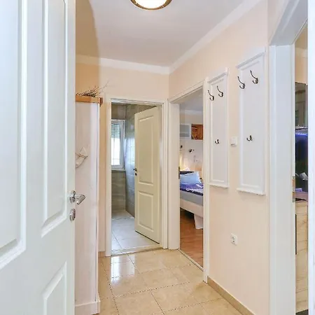 2 Zaton Mit Balkon Hochmodern Und In Strandnaehe