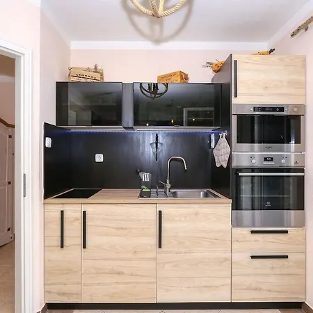 2 Mit Balkon Hochmodern Und In Strandnaehe *
