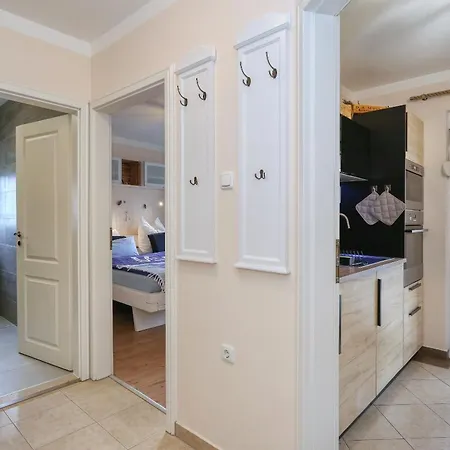 2 Zaton Mit Balkon Hochmodern Und In Strandnaehe Apartment