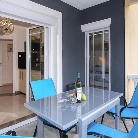 2 Zaton Mit Balkon Hochmodern Und In Strandnaehe Apartment *