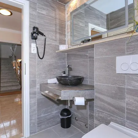 2 Zaton Mit Balkon Hochmodern Und In Strandnaehe Apartment *