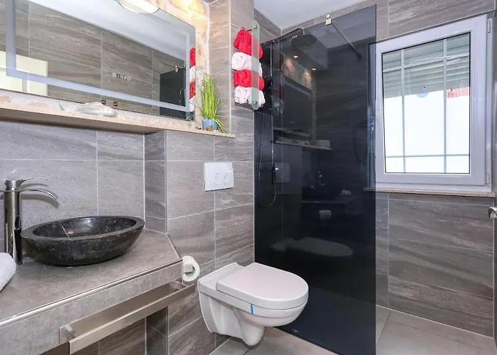 Apartman 2 Mit Balkon Hochmodern Und In Strandnaehe
